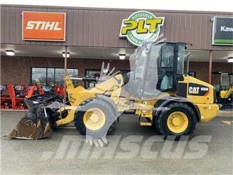 CAT 908M Gumikerekes homlokrakodók