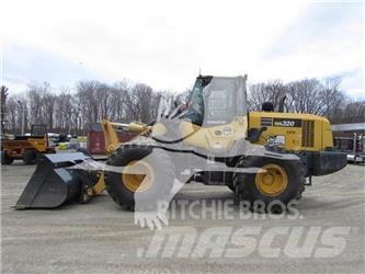 Komatsu WA320 Gumikerekes homlokrakodók