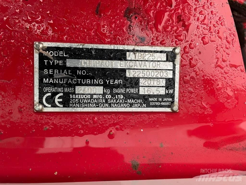 Takeuchi TB 225 Mini kotrók < 7t