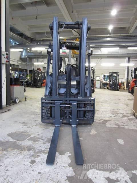 Linde E25 Elektromos targoncák