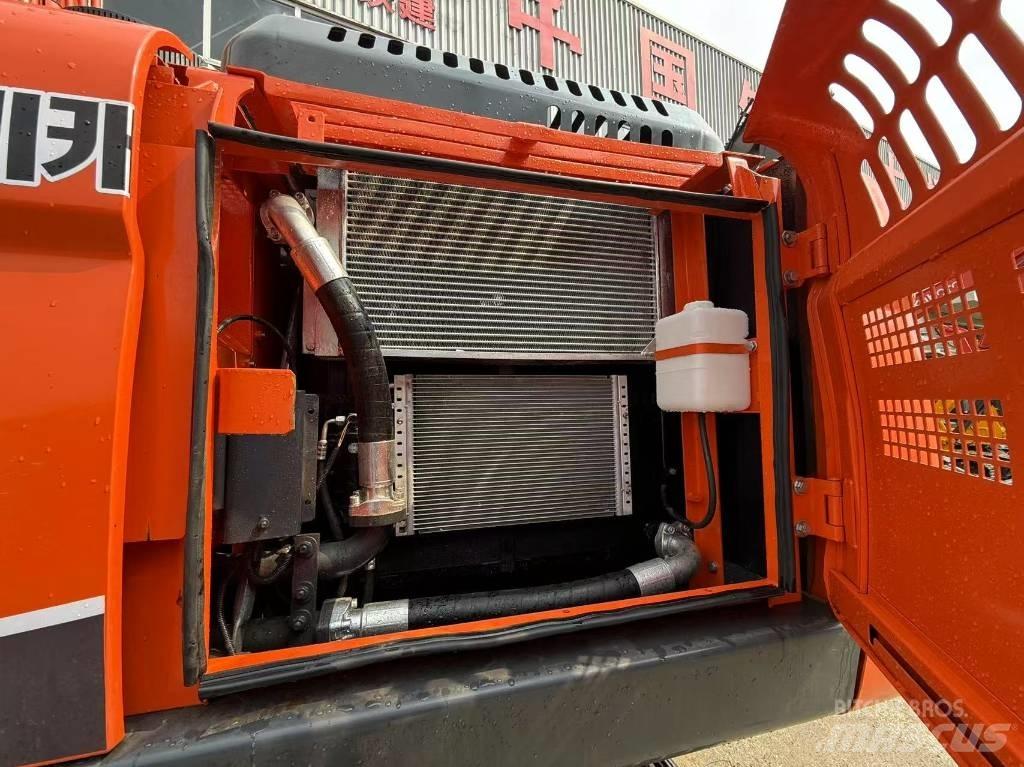 Doosan DX 225 LCA Lánctalpas kotrók