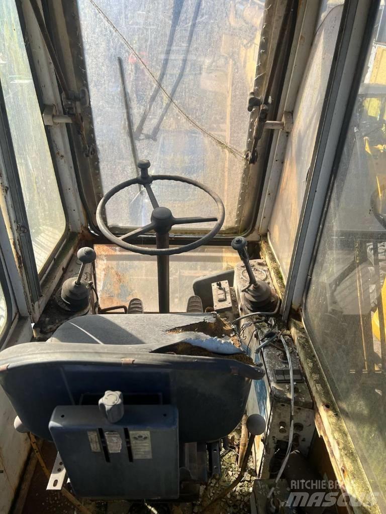 Liebherr 7951 Gumikerekes kotrók