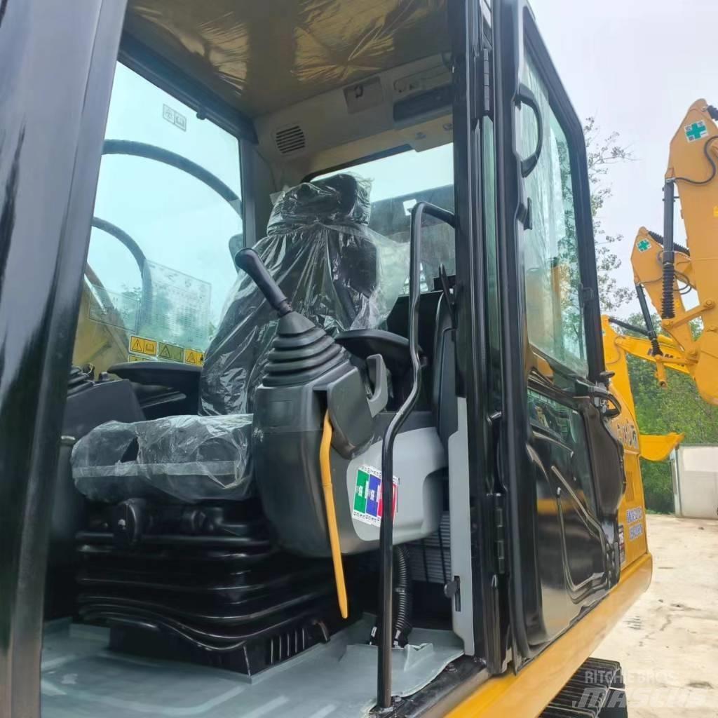 CAT 320 D 2 Közepes (midi) kotrók 7 t - 12 t