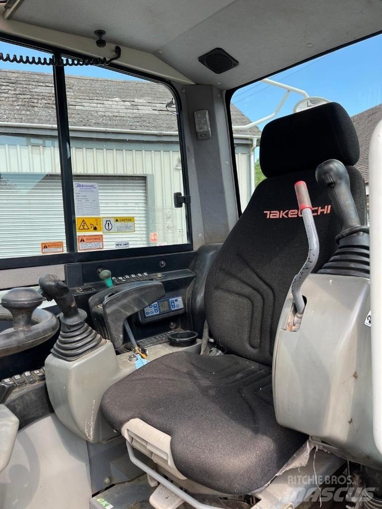 Takeuchi TB295W Gumikerekes kotrók