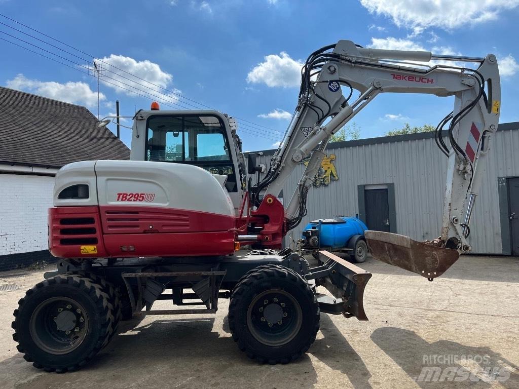 Takeuchi TB295W Gumikerekes kotrók