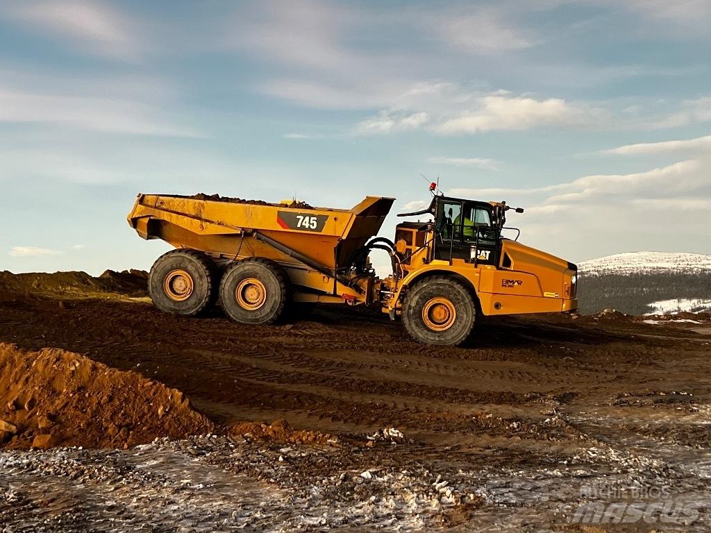 CAT 745 Csuklósdömperek