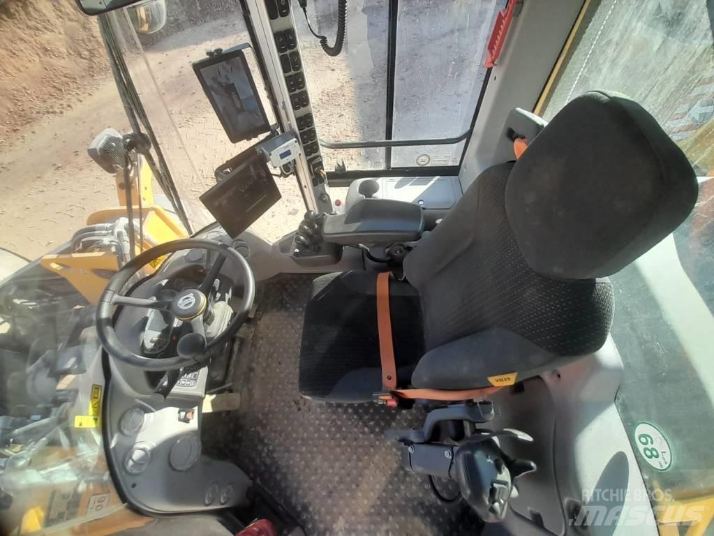 Volvo L 120 H Gumikerekes homlokrakodók