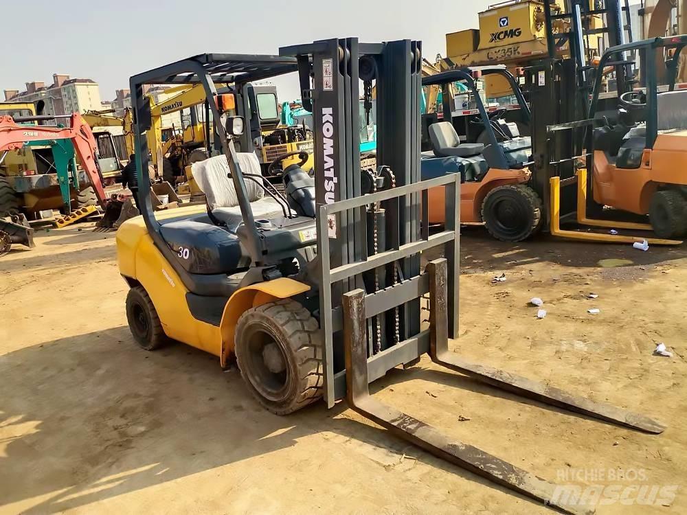 Komatsu FD 30 T-16 Dízel targoncák