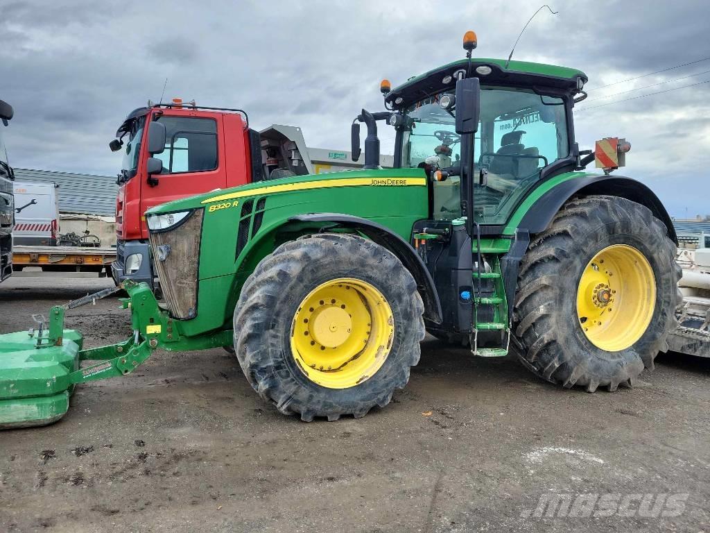 John Deere 8320 R Traktorok