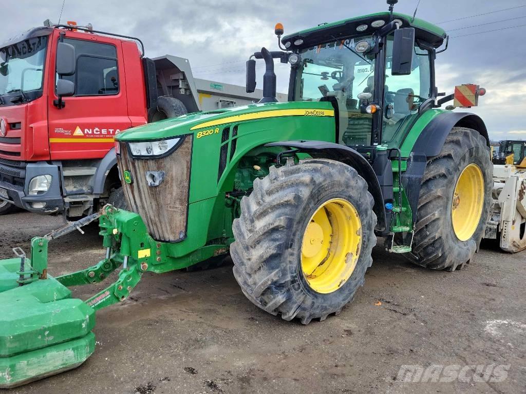 John Deere 8320 R Traktorok
