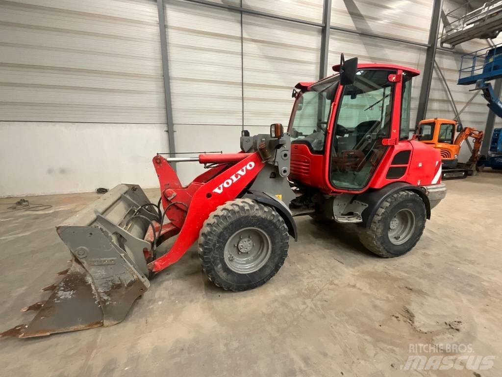 Volvo L 25 F Gumikerekes homlokrakodók