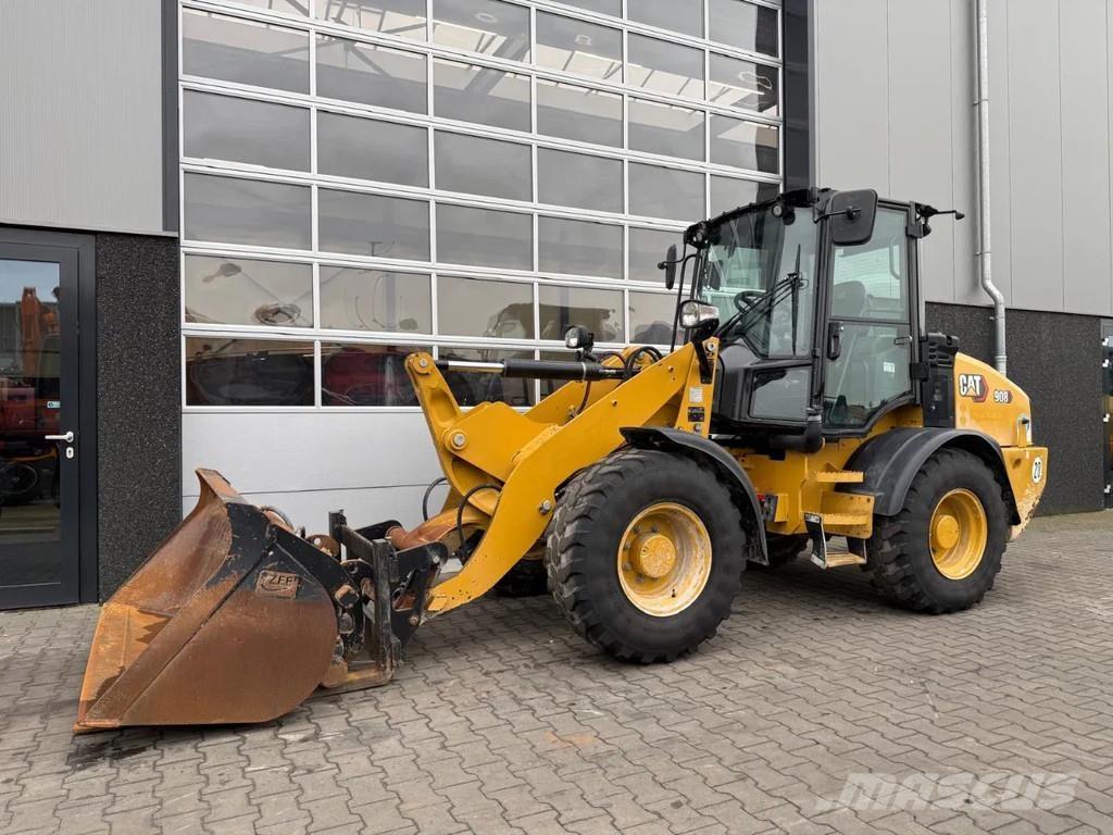 CAT 908 Gumikerekes homlokrakodók