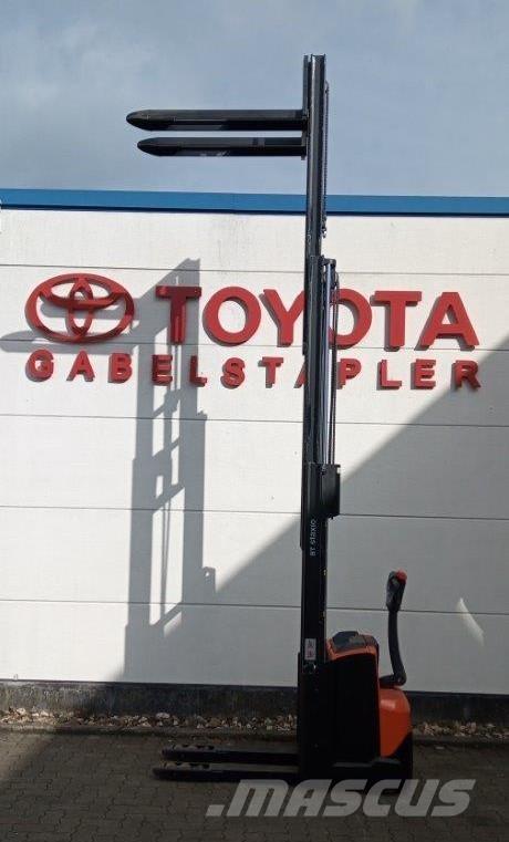 Toyota SWE120L Elektromos gyalogkíséretű targoncák