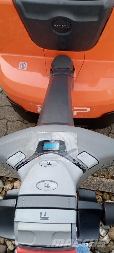 Toyota SWE120L Elektromos gyalogkíséretű targoncák