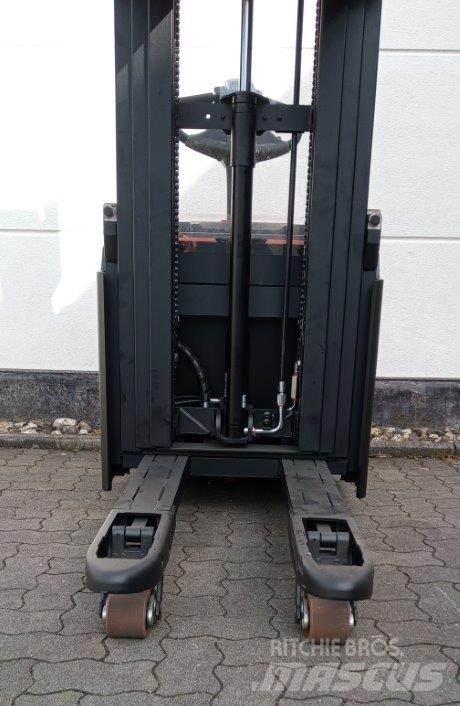 Toyota SWE120L Gyalogkíséretű targonca
