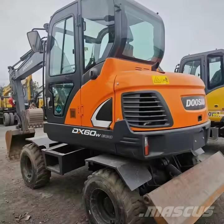 Doosan DX 60W Gumikerekes kotrók