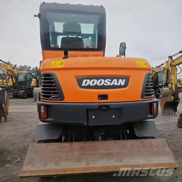 Doosan DX 60W Gumikerekes kotrók