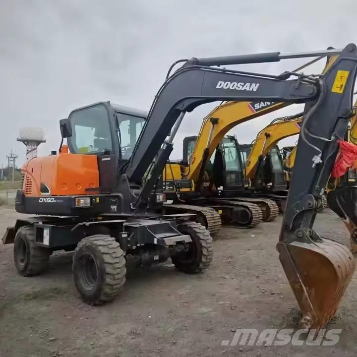 Doosan DX 60W Gumikerekes kotrók