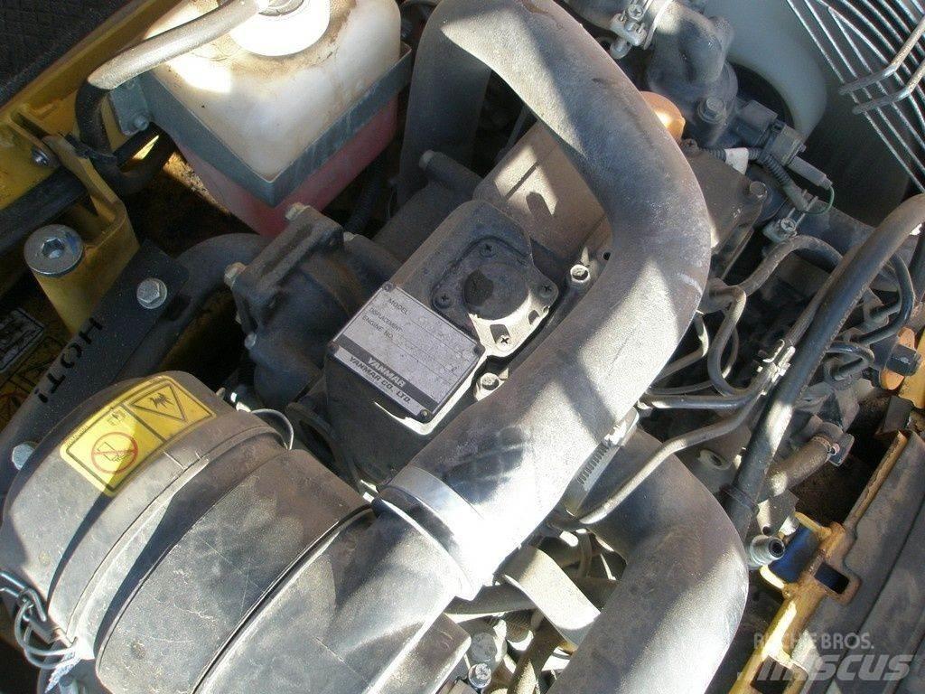 CAT 300.9 Mini kotrók < 7t