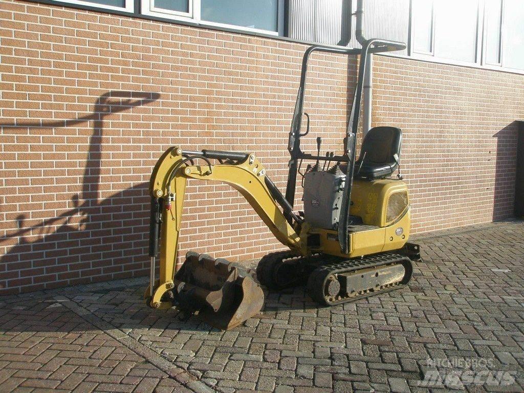 CAT 300.9 Mini kotrók < 7t