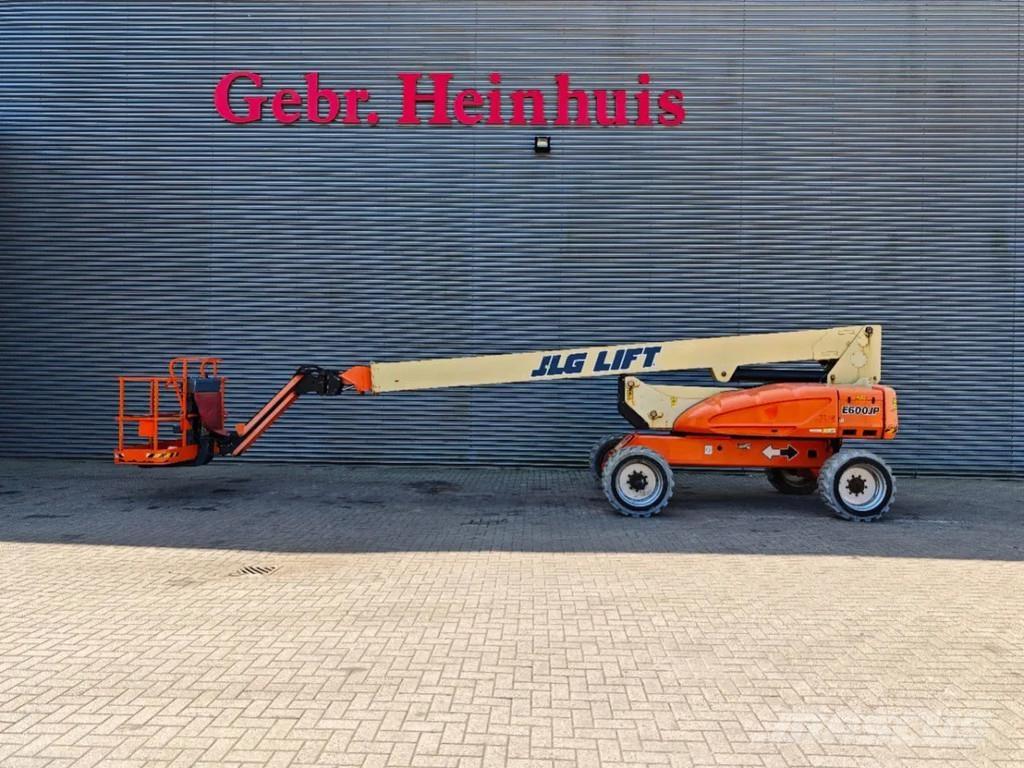 JLG E600 JP Karos emelők