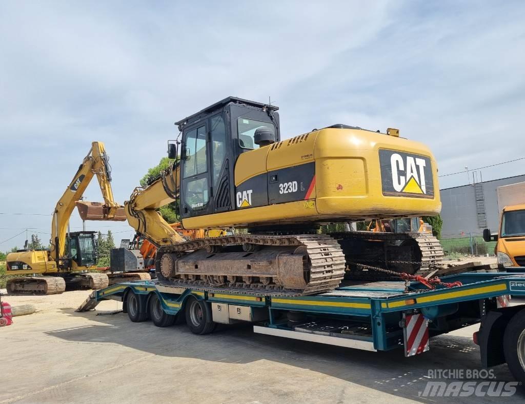 CAT 323 D L Lánctalpas kotrók