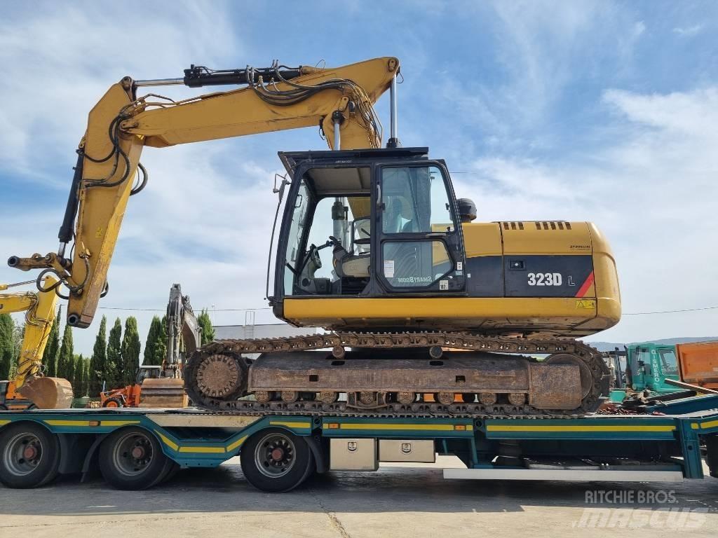 CAT 323 D L Lánctalpas kotrók