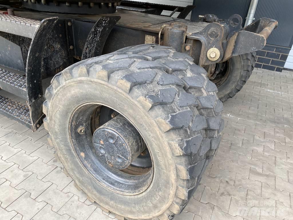 CAT M 320 F Gumikerekes kotrók