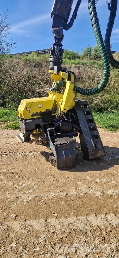 John Deere 1270 G Betakarítók