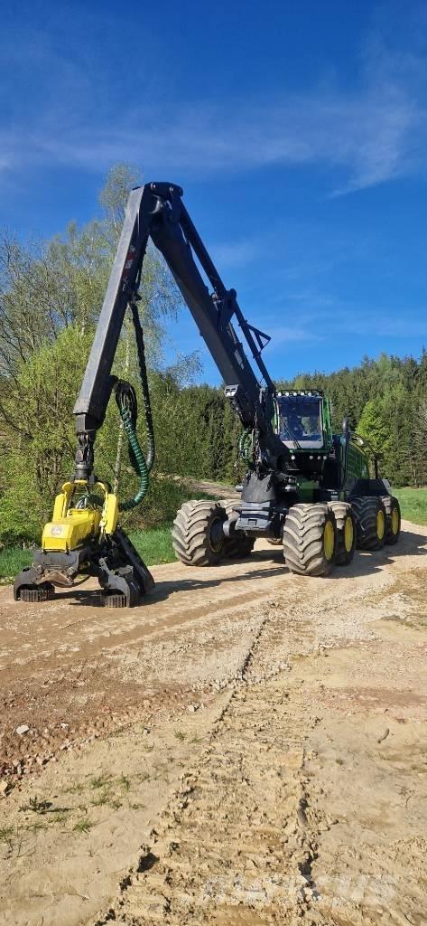 John Deere 1270 G Betakarítók
