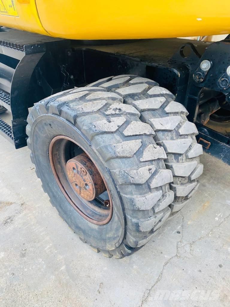 CAT m317f Gumikerekes kotrók