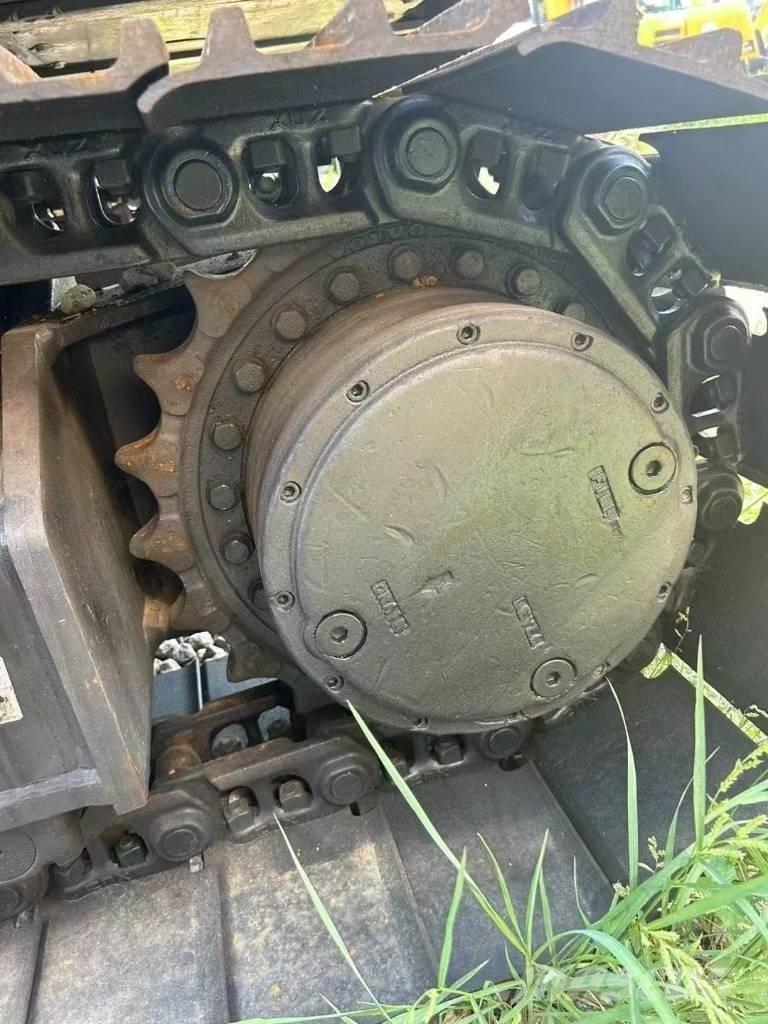 Volvo 140 Lánctalpas kotrók