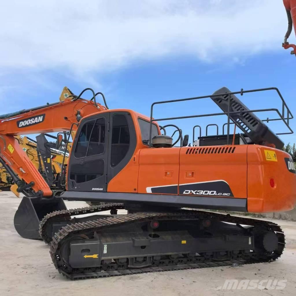 Doosan DX 300 Lánctalpas kotrók
