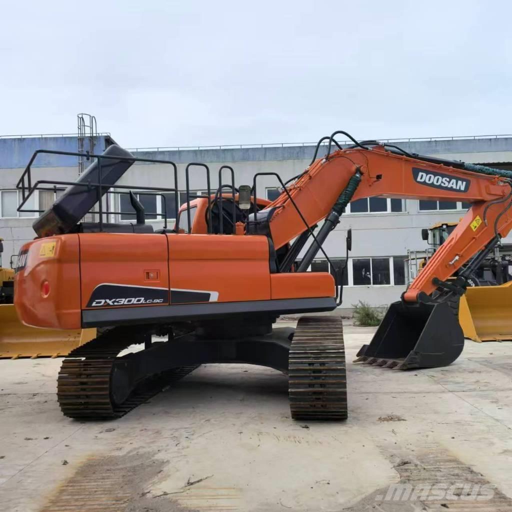 Doosan DX 300 Lánctalpas kotrók