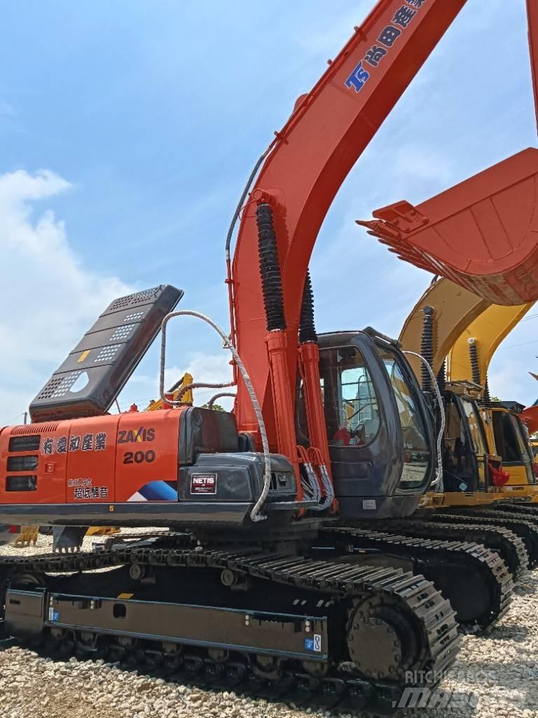 Hitachi ZX 200 Közepes (midi) kotrók 7 t - 12 t
