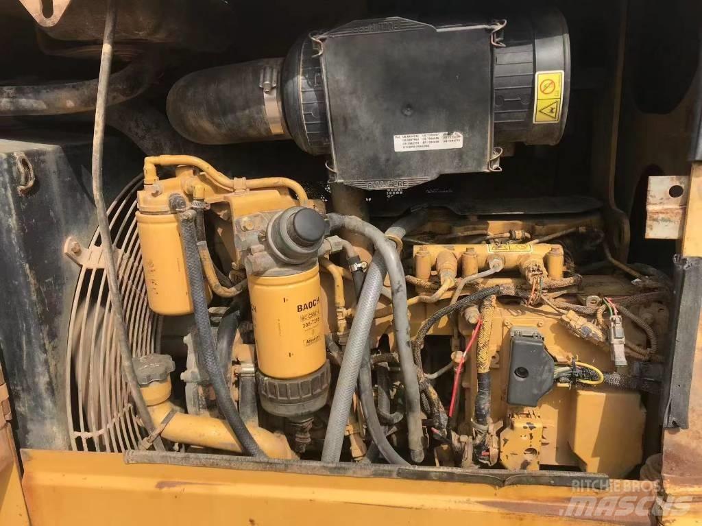 CAT D 5 K lánctalpas dózerek