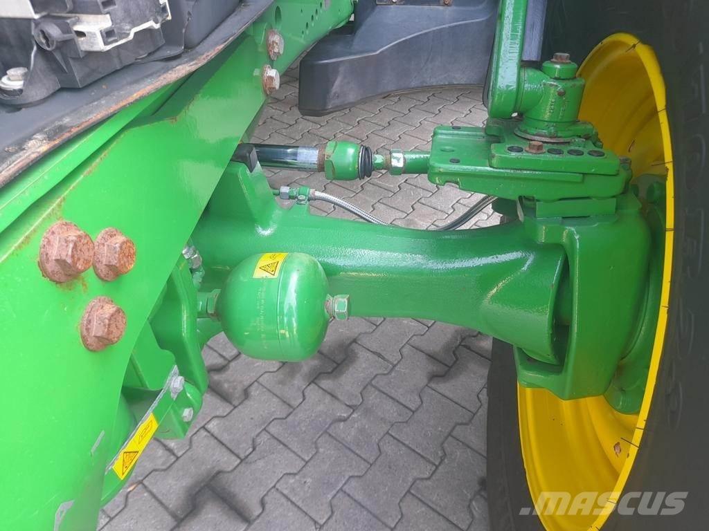 John Deere 6215 R Traktorok