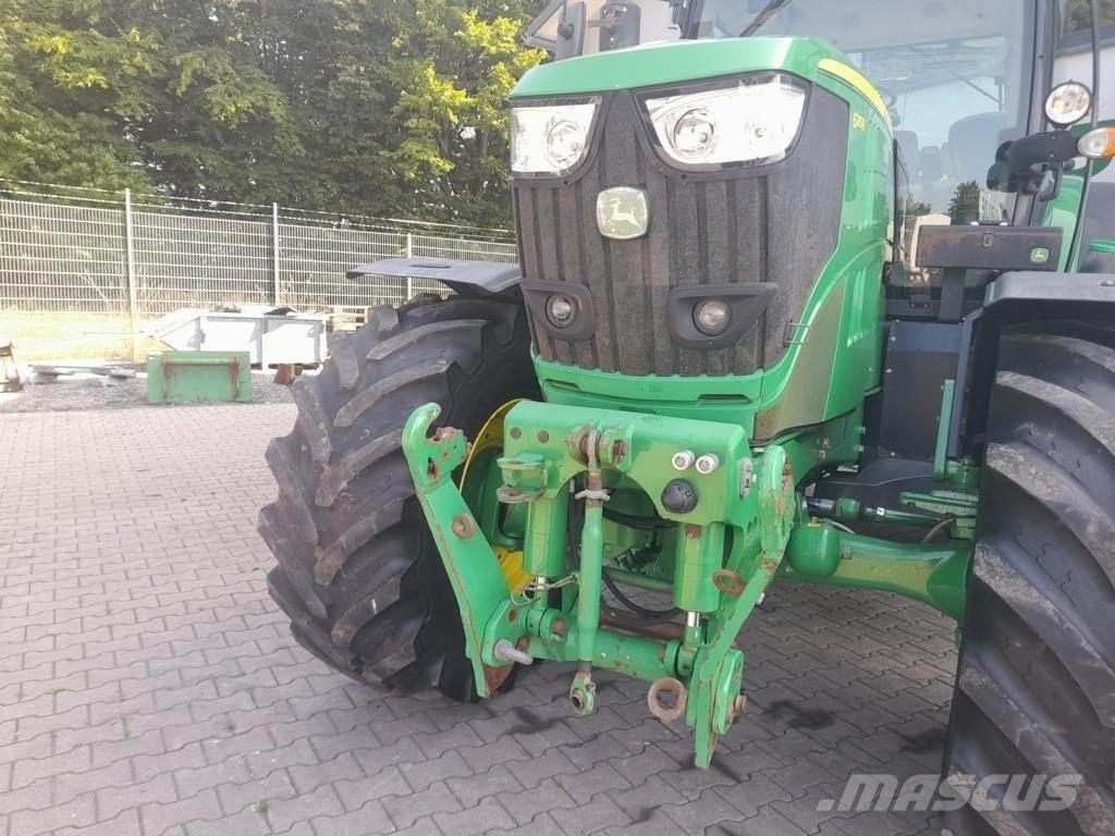 John Deere 6215 R Traktorok
