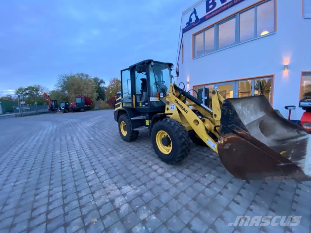 Yanmar V 100 Gumikerekes homlokrakodók