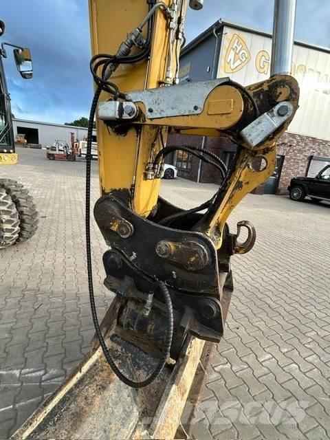 CAT M 318 F Gumikerekes kotrók