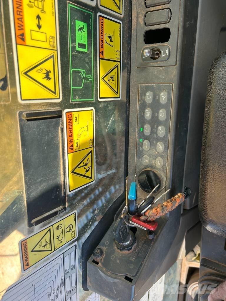 CAT 323 F L Lánctalpas kotrók