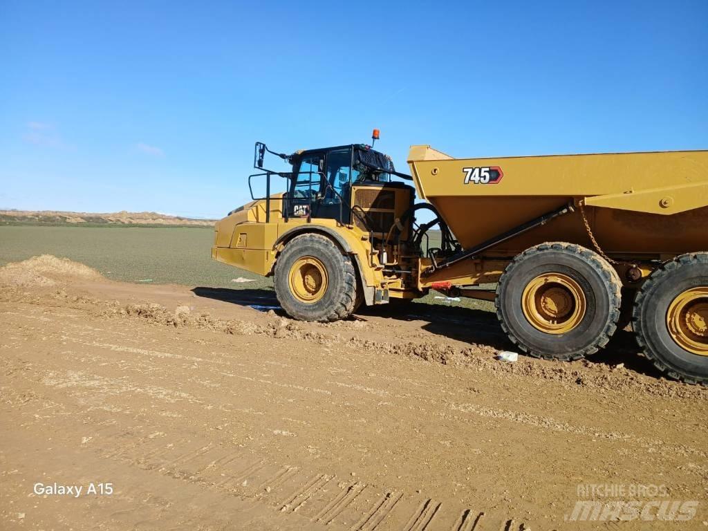 CAT 745 Csuklósdömperek