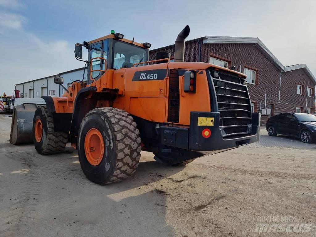 Doosan DL 450 Gumikerekes homlokrakodók