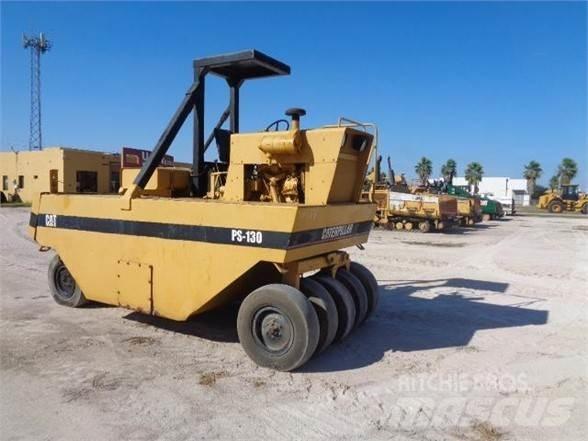 CAT PS-130 Pneumatikus kerekes hengerek
