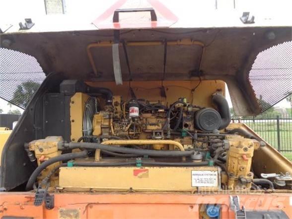 CAT PS-360B Pneumatikus kerekes hengerek