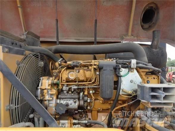 CAT PS-360C Pneumatikus kerekes hengerek