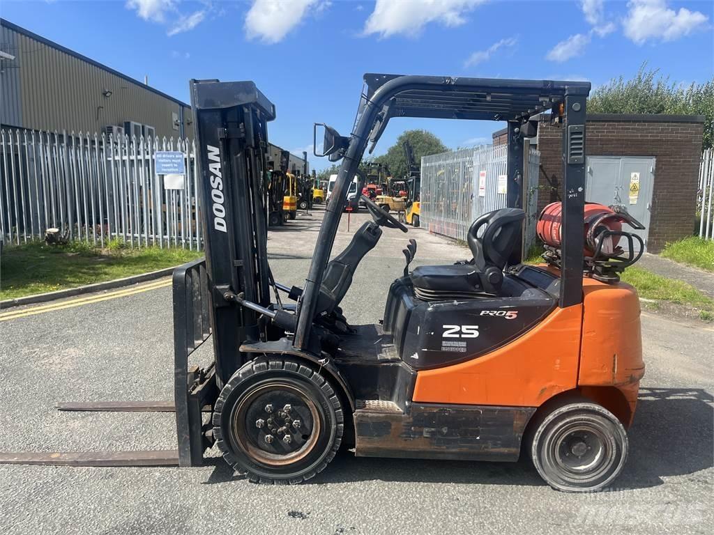 Doosan G25P-5 Gázüzemű targoncák