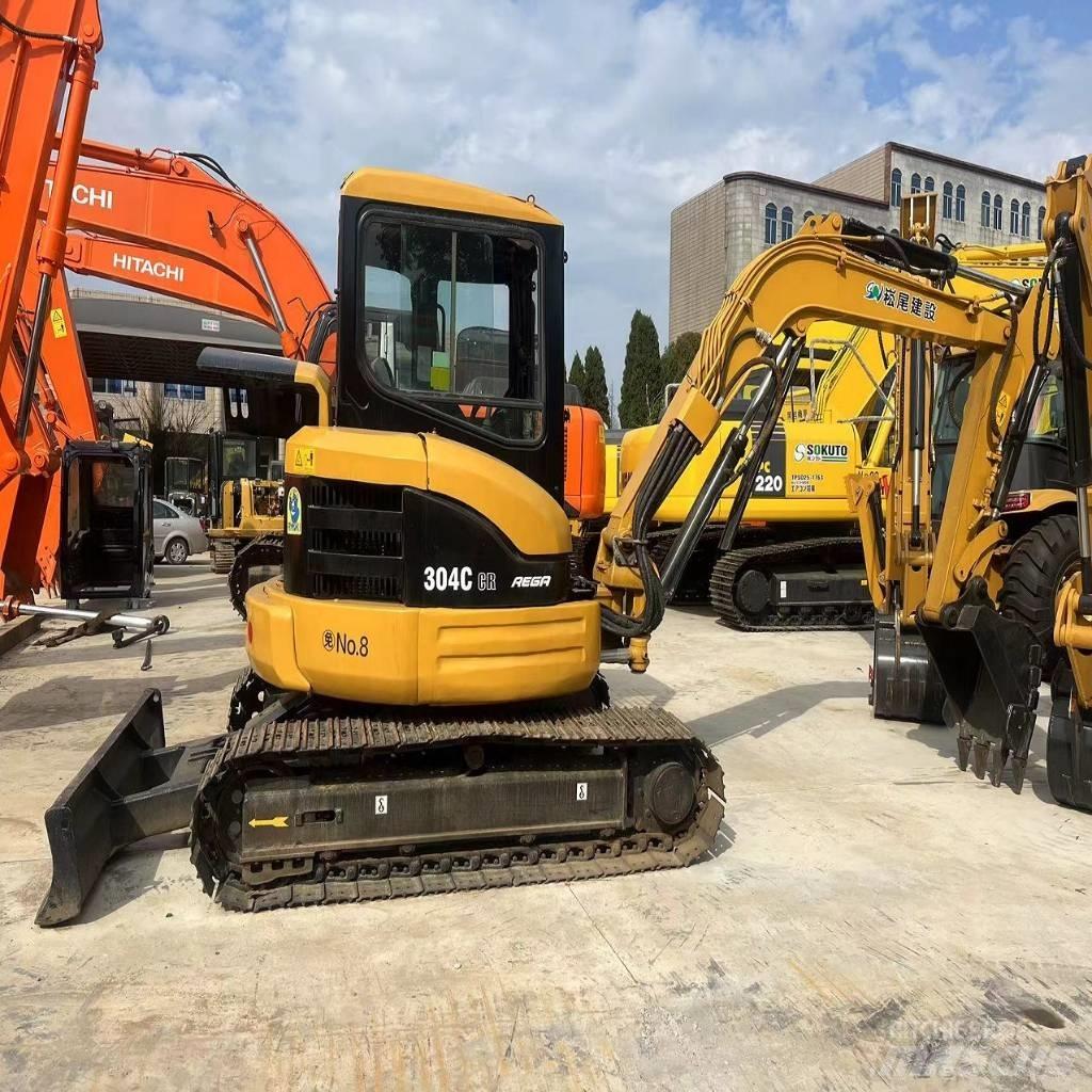 CAT 304 C Mini kotrók < 7t