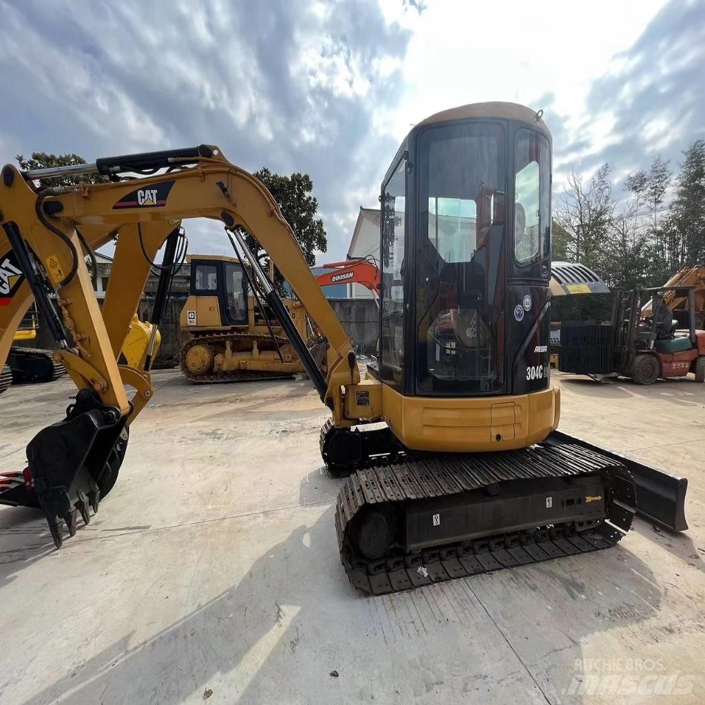 CAT 304 C Mini kotrók < 7t