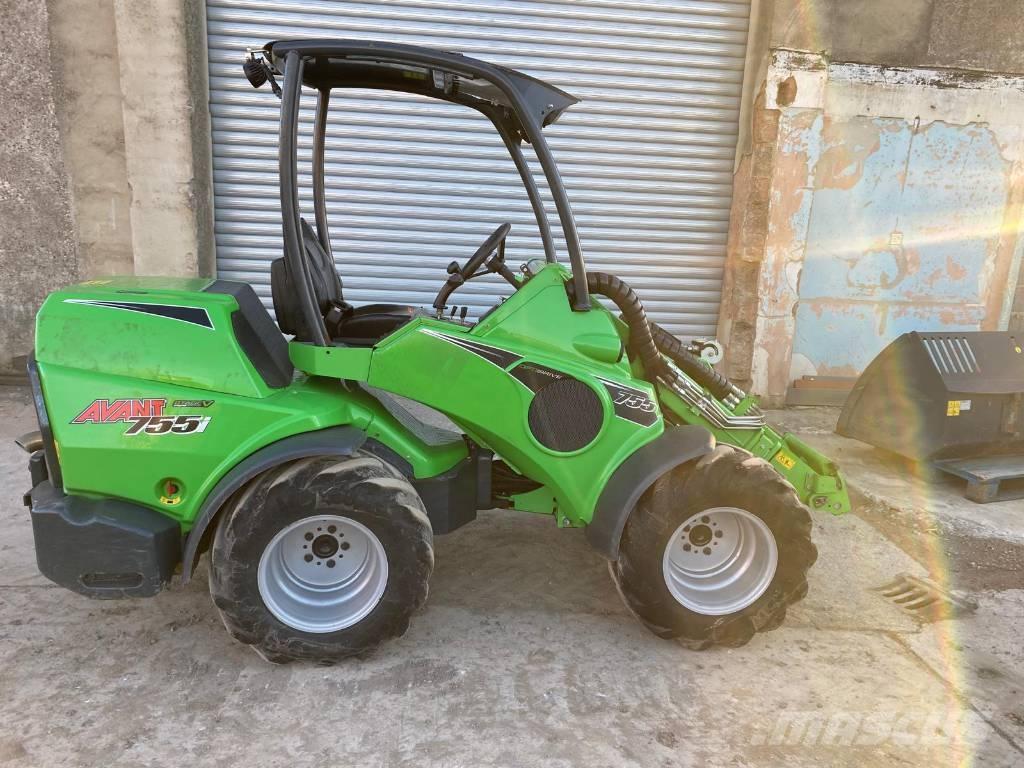 Avant 755 i Gumikerekes homlokrakodók